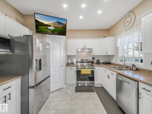 #48 1780 Glastonbury Bv Nw, Edmonton, AB - Indoor Photo Showing Kitchen With Double Sink