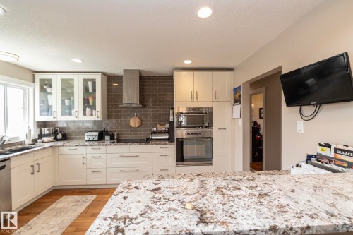 10623 75 Street Nw, Edmonton, AB - Indoor Photo Showing Kitchen