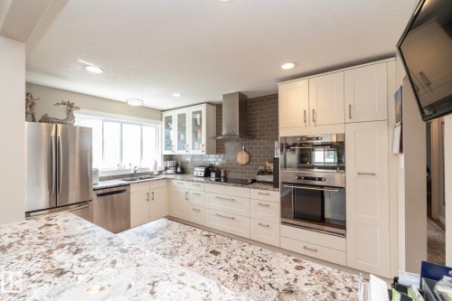 10623 75 Street Nw, Edmonton, AB - Indoor Photo Showing Kitchen