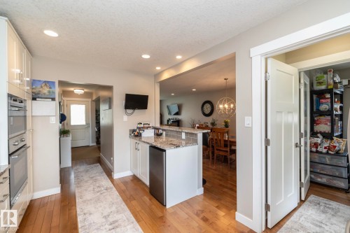 10623 75 Street Nw, Edmonton, AB - Indoor Photo Showing Kitchen