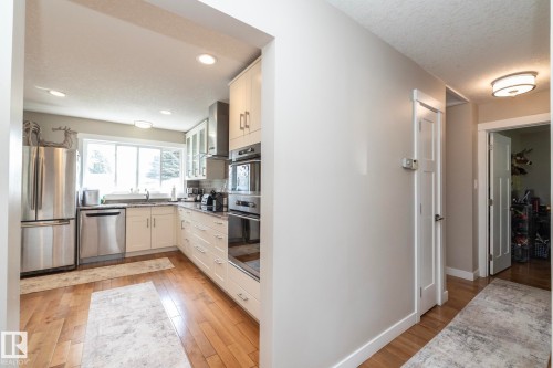10623 75 Street Nw, Edmonton, AB - Indoor Photo Showing Kitchen