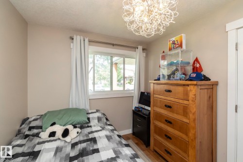 10623 75 Street Nw, Edmonton, AB - Indoor Photo Showing Bedroom