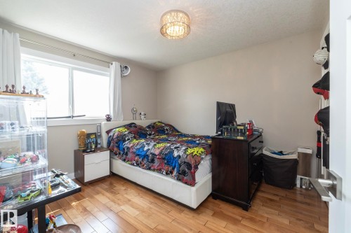 10623 75 Street Nw, Edmonton, AB - Indoor Photo Showing Bedroom