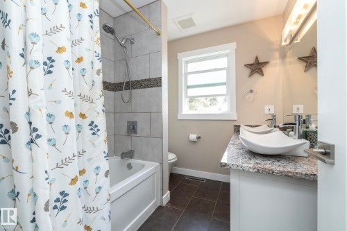 10623 75 Street Nw, Edmonton, AB - Indoor Photo Showing Bathroom