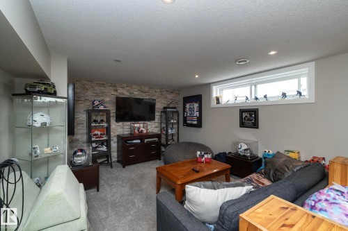 10623 75 Street Nw, Edmonton, AB - Indoor