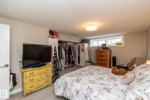 10623 75 Street Nw, Edmonton, AB - Indoor Photo Showing Bedroom