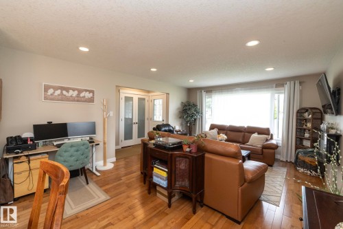 10623 75 Street Nw, Edmonton, AB - Indoor Photo Showing Living Room