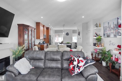 #46 2803 14 Av Nw, Edmonton, AB - Indoor Photo Showing Living Room