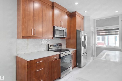 #46 2803 14 Av Nw, Edmonton, AB - Indoor Photo Showing Kitchen