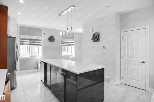 #46 2803 14 Av Nw, Edmonton, AB - Indoor Photo Showing Kitchen