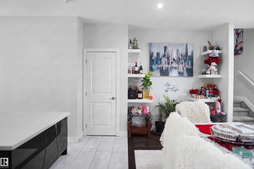 #46 2803 14 Av Nw, Edmonton, AB - Indoor Photo Showing Other Room