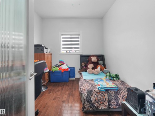 16903 54 Street Nw, Edmonton, AB - Indoor Photo Showing Bedroom