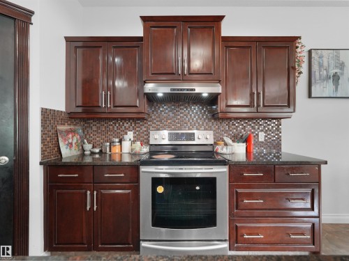 16903 54 Street Nw, Edmonton, AB - Indoor Photo Showing Kitchen