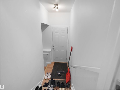 16903 54 Street Nw, Edmonton, AB - Indoor Photo Showing Other Room