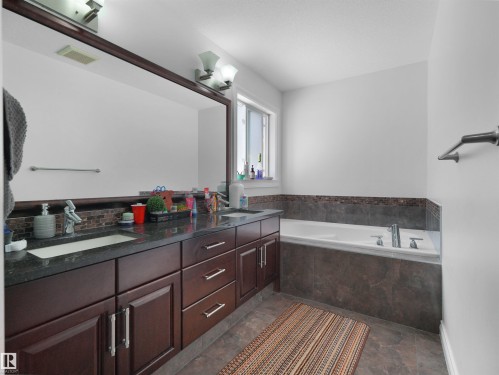 16903 54 Street Nw, Edmonton, AB - Indoor Photo Showing Bathroom