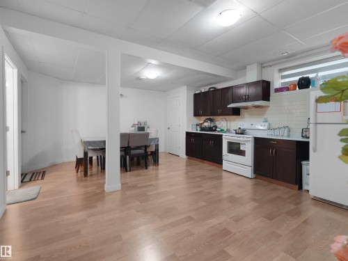 16903 54 Street Nw, Edmonton, AB - Indoor Photo Showing Kitchen
