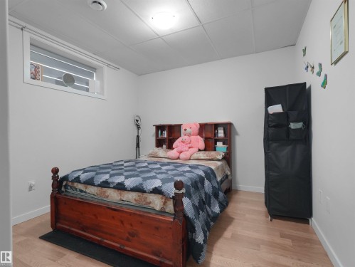 16903 54 Street Nw, Edmonton, AB - Indoor Photo Showing Bedroom