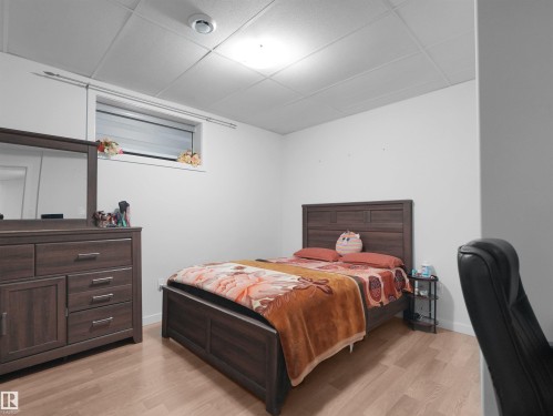 16903 54 Street Nw, Edmonton, AB - Indoor Photo Showing Bedroom
