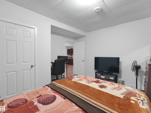 16903 54 Street Nw, Edmonton, AB - Indoor Photo Showing Bedroom