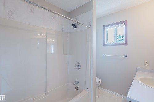 9220 92 Street Nw, Edmonton, AB - Indoor Photo Showing Bathroom