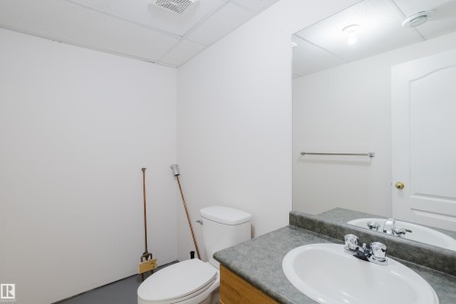 9220 92 Street Nw, Edmonton, AB - Indoor Photo Showing Bathroom