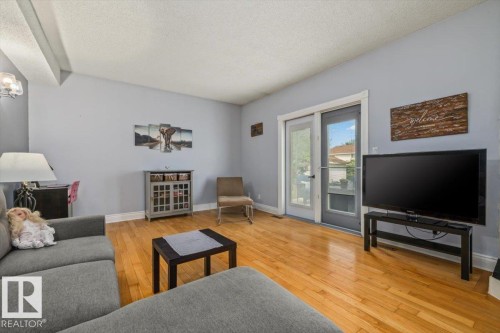 16551 116 Street Nw, Edmonton, AB - Indoor Photo Showing Living Room