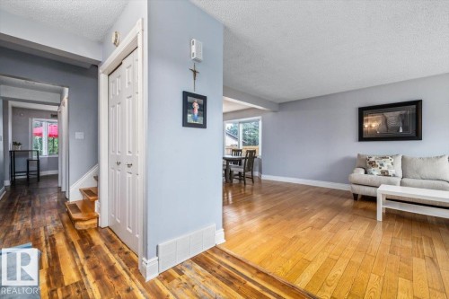 16551 116 Street Nw, Edmonton, AB - Indoor Photo Showing Living Room