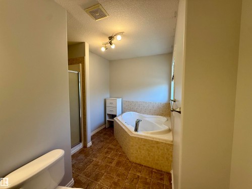 76 Bonin Crescent, Beaumont, AB - Indoor Photo Showing Bathroom