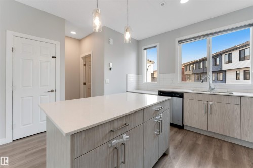 #21 11910 35 Av Sw, Edmonton, AB - Indoor Photo Showing Kitchen With Upgraded Kitchen