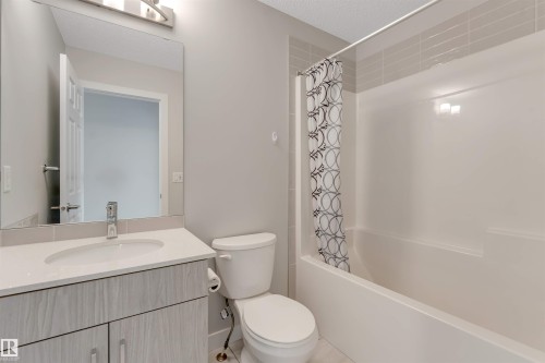 #21 11910 35 Av Sw, Edmonton, AB - Indoor Photo Showing Bathroom