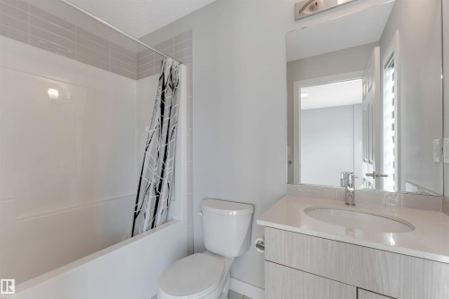 #21 11910 35 Av Sw, Edmonton, AB - Indoor Photo Showing Bathroom