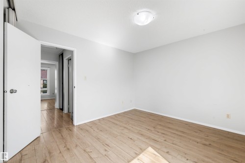12080 25 Avenue Nw, Edmonton, AB - Indoor Photo Showing Other Room