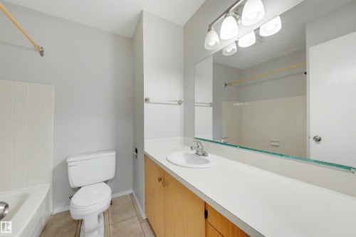 12080 25 Avenue Nw, Edmonton, AB - Indoor Photo Showing Bathroom