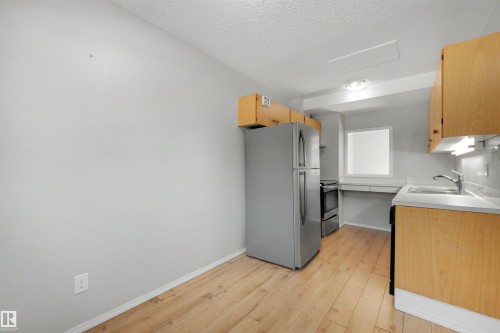 12080 25 Avenue Nw, Edmonton, AB - Indoor Photo Showing Kitchen
