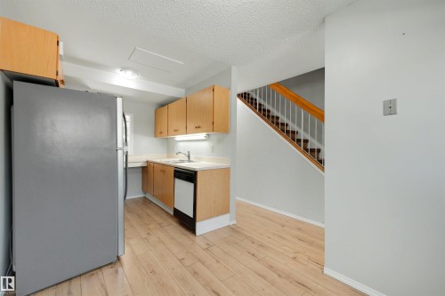 12080 25 Avenue Nw, Edmonton, AB - Indoor Photo Showing Kitchen