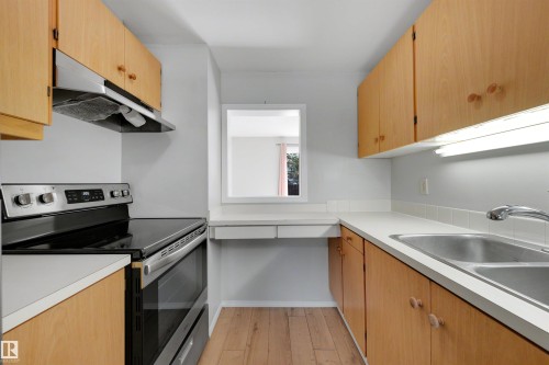 12080 25 Avenue Nw, Edmonton, AB - Indoor Photo Showing Kitchen