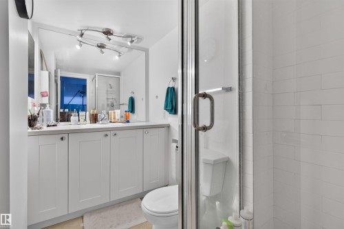 #703 9909 110 St Nw, Edmonton, AB - Indoor Photo Showing Bathroom