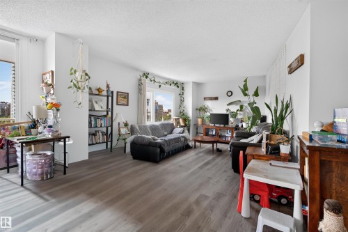 #703 9909 110 St Nw, Edmonton, AB - Indoor Photo Showing Living Room