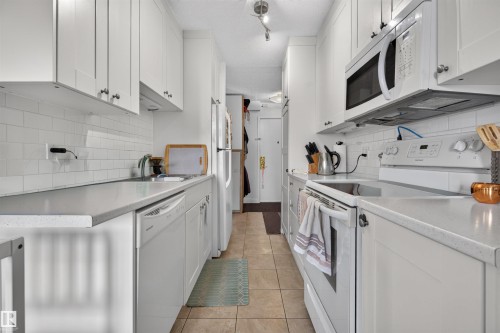 #703 9909 110 St Nw, Edmonton, AB - Indoor Photo Showing Kitchen