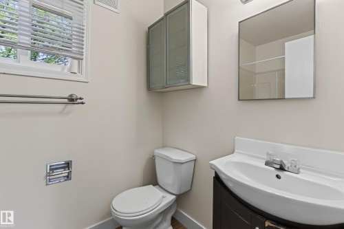 18478 62B Avenue Nw, Edmonton, AB - Indoor Photo Showing Bathroom