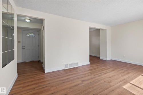 18478 62B Avenue Nw, Edmonton, AB - Indoor Photo Showing Other Room