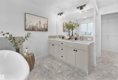 12532 34 Avenue Sw, Edmonton, AB - Indoor Photo Showing Bathroom