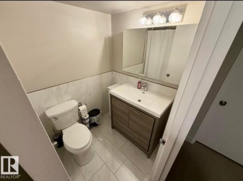 #108 7805 159 St Nw, Edmonton, AB - Indoor Photo Showing Bathroom