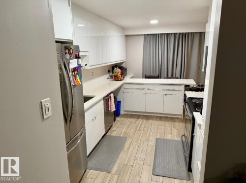 #108 7805 159 St Nw, Edmonton, AB - Indoor Photo Showing Kitchen