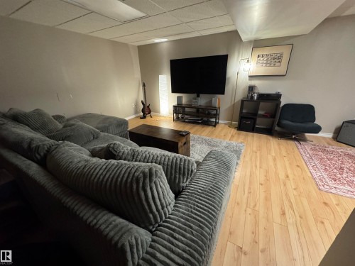Recessed ceiling panels, light-toned wall paint, and wood-finish flooring - #38 8930 99 Av, Fort Saskatchewan, AB - Indoor