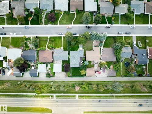 Residential development with established landscaping and paved roadways - 9059 52 Street Nw, Edmonton, AB - Other
