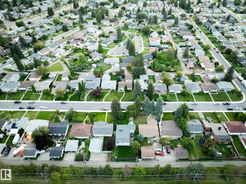 Residential neighborhood with established landscaping and paved streets - 9059 52 Street Nw, Edmonton, AB - Outdoor With View