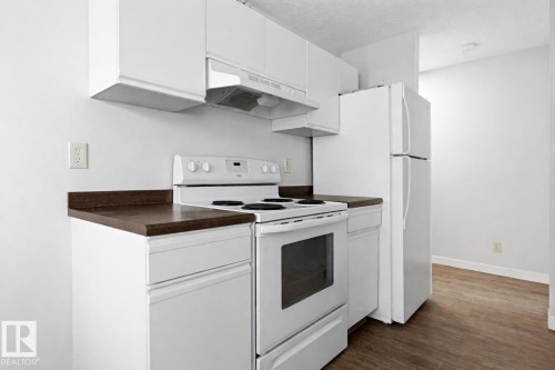 #302 6204 180 St Nw, Edmonton, AB - Indoor Photo Showing Kitchen