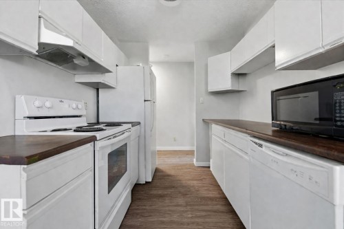 #302 6204 180 St Nw, Edmonton, AB - Indoor Photo Showing Kitchen