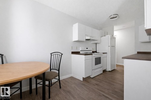 #302 6204 180 St Nw, Edmonton, AB - Indoor Photo Showing Kitchen